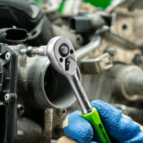 Ключ-трещотка 1/4", 45 зубьев, с быстрым сбросом, матовый хром Сибртех по ценам производителя в Москве с доставкой по всей России