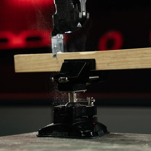 Тиски настольные, резиновая вакуумная присоска, шарнирный механизм, ширина рабочих губок 70 мм Matrix по ценам производителя в Москве с доставкой по всей России