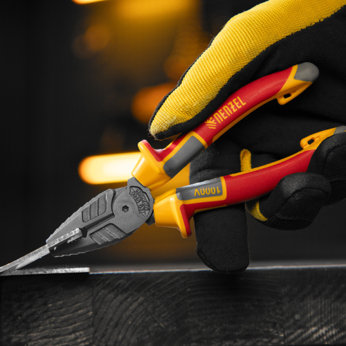 Плоскогубцы комбинированные, диэлектрические трехкомпонентные рукоятки до 1000 В, 165 мм Denzel по ценам производителя в Москве с доставкой по всей России