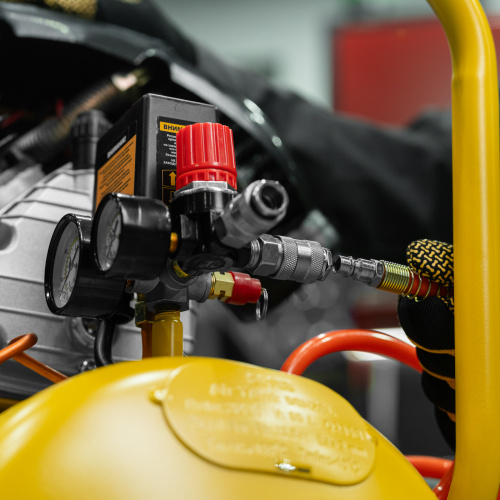 Компрессор воздушный прям. привод DCV1800/50, 1,8 кВт, 50 литров, 320 л/мин Denzel по ценам производителя в Москве с доставкой по всей России