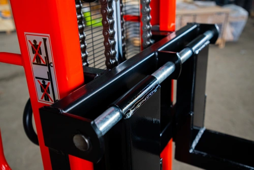 Штабелер гидравлический 2,0 т 1,6 м TOR CTY-E с раздвижными вилами по ценам производителя в Москве с доставкой по всей России