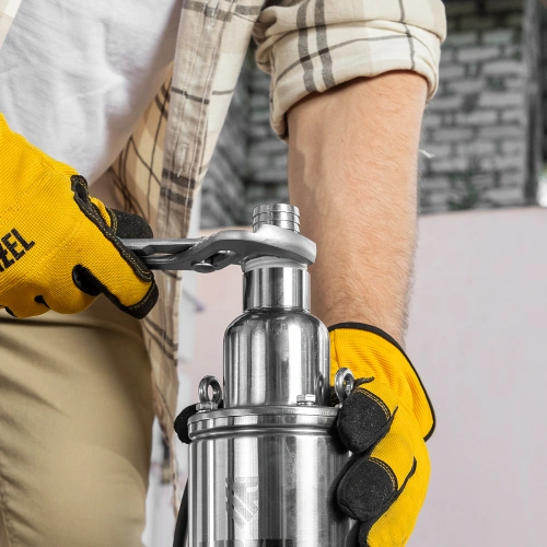 Скважинный насос DWS-4-150, винтовой, диаметр 4", 1300 Вт, 2000 л/ч, напор 150 м Denzel по ценам производителя в Москве с доставкой по всей России