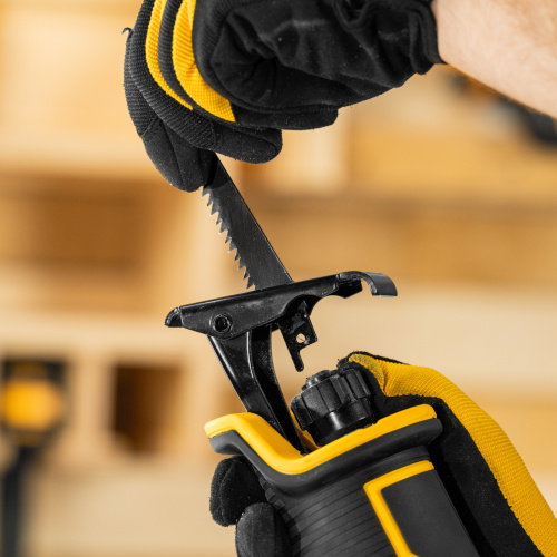 Пила сабельная аккумуляторная RS-180, Li-Ion, 20 В Denzel по ценам производителя в Москве с доставкой по всей России