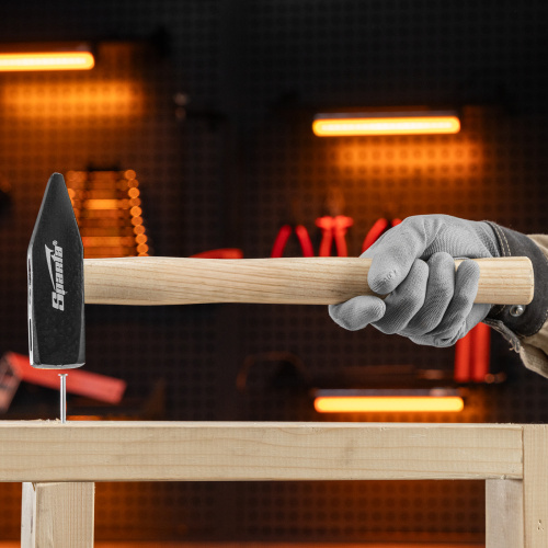 Молоток слесарный, 1000 г, квадратный боек, деревянная рукоятка Sparta по ценам производителя в Москве с доставкой по всей России