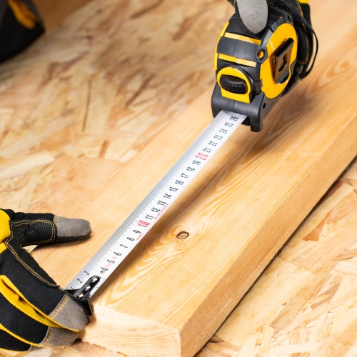 Рулетка 10м х 32мм, автоматич. фиксац., нейлон. покрытие, магнит. зацеп, двухстор. разметка Denzel по ценам производителя в Москве с доставкой по всей России