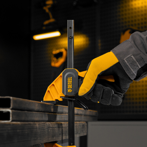 Струбцина F-образная, быстрозажимная, 150 х 55 мм, усиленный нейлоновый корпус Denzel по ценам производителя в Москве с доставкой по всей России