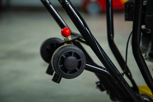 Виброплита 70 кг, 10,5кН (Honda) бак, коврик, колесный комплект TOR C-60T по ценам производителя в Москве с доставкой по всей России