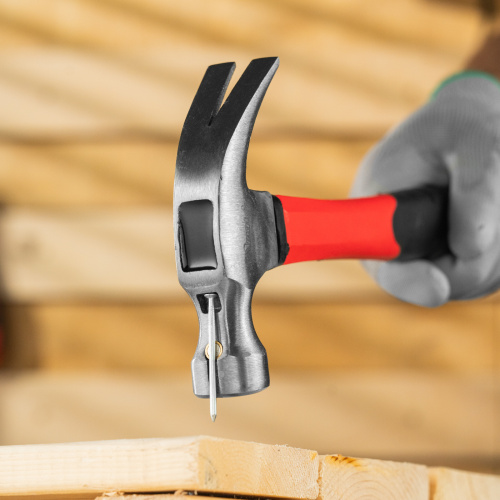 Молоток-гвоздодер optimal, 450 г, боек c магнитом, фибергласовая обрезиненная рукоятка Matrix по ценам производителя в Москве с доставкой по всей России