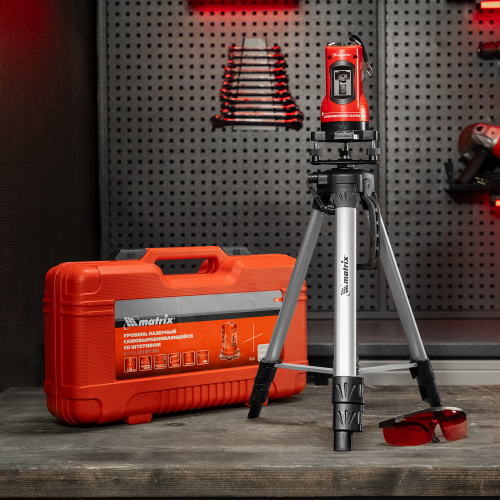 Лазерный уровень самовыравнивающийся, 150 мм, штатив 1150 мм, набор в пластиковом кейсе Matrix по ценам производителя в Москве с доставкой по всей России