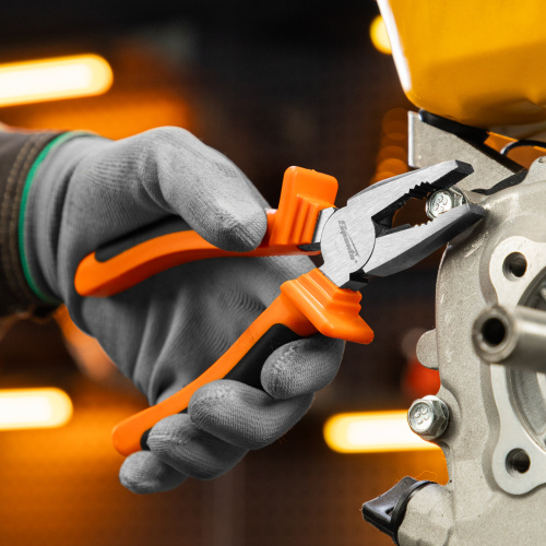 Плоскогубцы комбинированные Comfort, 180 мм, шлифованные, двухкомпонентные рукоятки Sparta по ценам производителя в Москве с доставкой по всей России