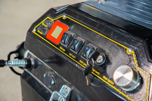 Машина подметальная с АКБ GEL 12/100 В/Ач TOR A100 по ценам производителя в Москве с доставкой по всей России