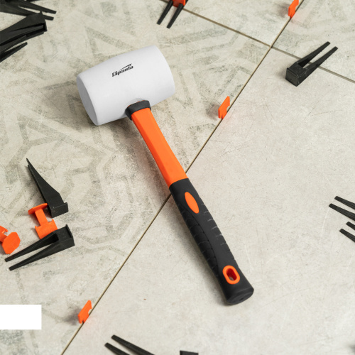 Киянка резиновая, 450 г, белая резина, фибергласовая рукоятка Sparta по ценам производителя в Москве с доставкой по всей России