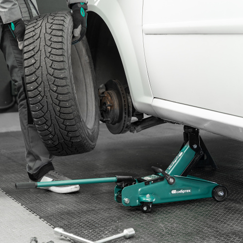 Домкрат гидравлический подкатной, 2 т, 127-330 мм, в пласт. кейсе Сибртех по ценам производителя в Москве с доставкой по всей России