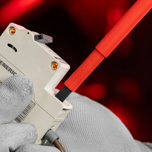 Набор диэлектрических отверток 7 шт, до 1000 В, пробник электрический до 250 В, двухкомпонентные рукоятки Matrix Professional по ценам производителя в Москве с доставкой по всей России