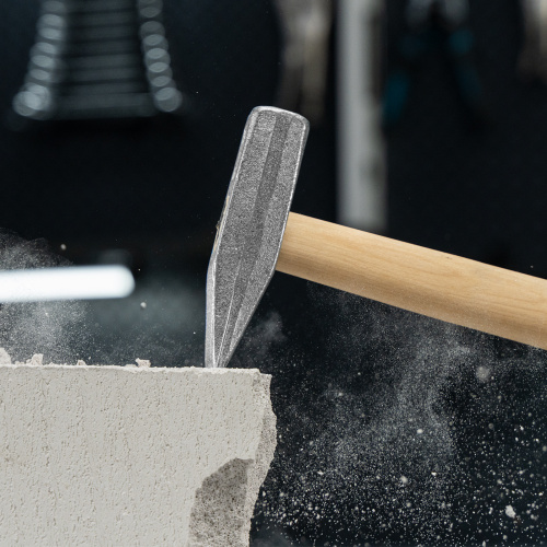 Молоток слесарный, 500 г, квадратный боек, деревянная рукоятка по ценам производителя в Москве с доставкой по всей России