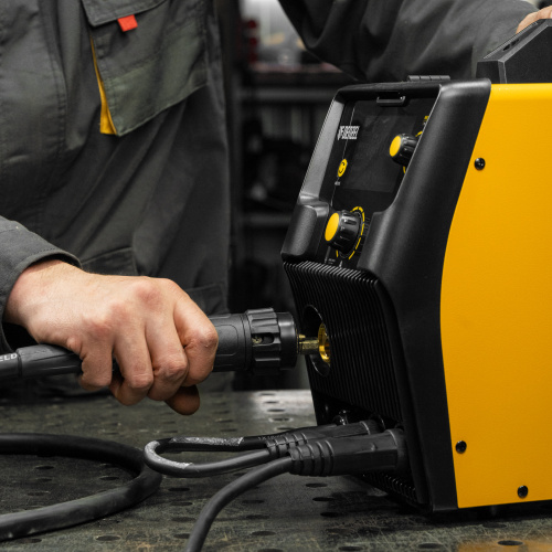 Аппарат инвертор. полуавтомат. cварки IMIG-185SDR, 180 А, ПВ 60%, катушка 5 кг Denzel по ценам производителя в Москве с доставкой по всей России