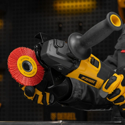 Щетка для УШМ, 100 мм, Плоская, нейлоновая щетина, посадка 22,2 мм Denzel по ценам производителя в Москве с доставкой по всей России