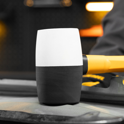 Киянка резиновая, 680 г, черно-белая, фибергласовая рукоятка c TPR покрытием Denzel по ценам производителя в Москве с доставкой по всей России