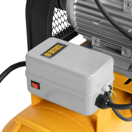 Компрессор воздушный BCW3000-T/100, ременный привод, 3.0 кВт, 100 литров, 520 л/мин Denzel по ценам производителя в Москве с доставкой по всей России