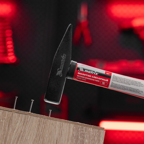 Молоток слесарный, 200 г, фибергласовая обрезиненная рукоятка Matrix по ценам производителя в Москве с доставкой по всей России