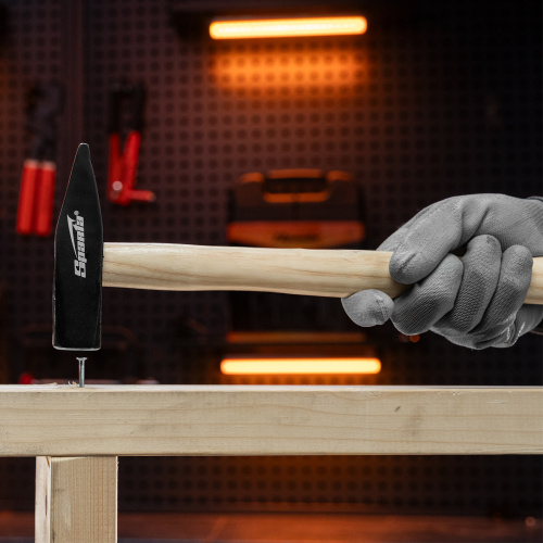 Молоток слесарный, 600 г, квадратный боек, деревянная рукоятка Sparta по ценам производителя в Москве с доставкой по всей России