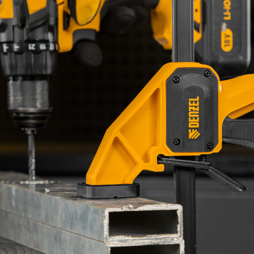 Струбцина F-образная, быстрозажимная, 600 х 80 мм, усиленный нейлоновый корпус Denzel по ценам производителя в Москве с доставкой по всей России