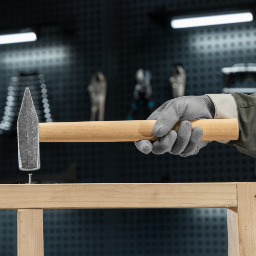 Молоток слесарный, 800 г, квадратный боек, деревянная рукоятка по ценам производителя в Москве с доставкой по всей России