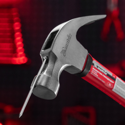 Молоток-гвоздодер, 450 г, боек c магнитом, фибергласовая обрезиненная рукоятка Matrix по ценам производителя в Москве с доставкой по всей России