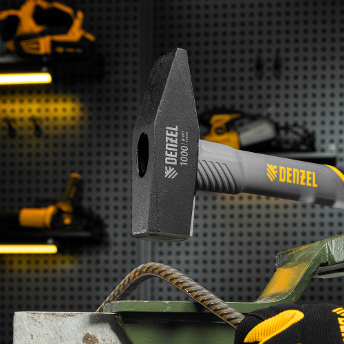 Молоток слесарный, 1000 г, кованый, фибергласовая рукоятка c TPR покрытием Denzel по ценам производителя в Москве с доставкой по всей России