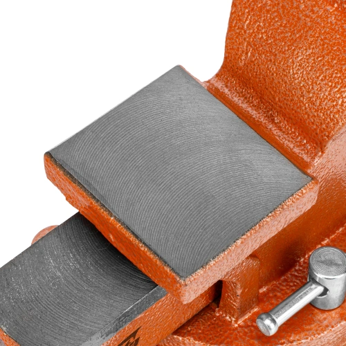 Тиски слесарные, 125 мм, поворотные, с наковальней Sparta по ценам производителя в Москве с доставкой по всей России