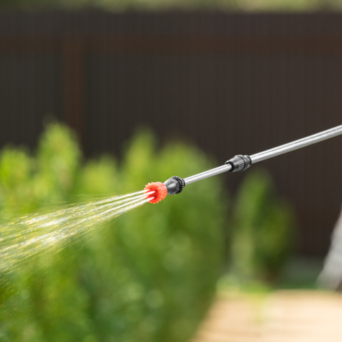 Опрыскиватель ранцевый аккумуляторный D-12LA, 12 л, 12 В, 8 Ач Denzel по ценам производителя в Москве с доставкой по всей России