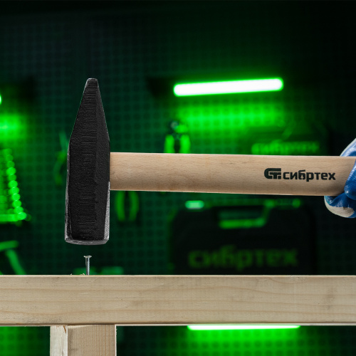 Молоток слесарный 1000 г, квадратный боек, деревянная рукоятка Сибртех по ценам производителя в Москве с доставкой по всей России