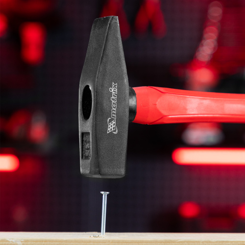 Молоток слесарный optimal, 600 г, фибергласовая обрезиненная рукоятка, квадратный боек Matrix по ценам производителя в Москве с доставкой по всей России