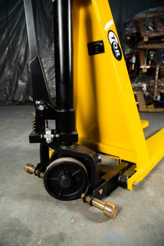 Тележка гидравлическая с ножничным подъемом 1500 кг 1150 мм полиуретановые колеса TOR HLS1500Q (Z) по ценам производителя в Москве с доставкой по всей России
