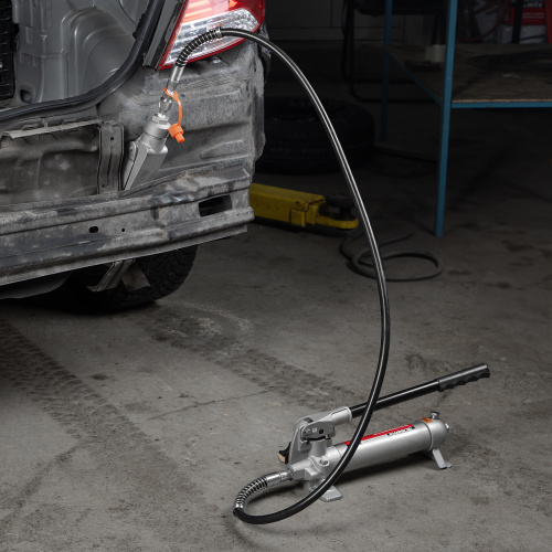 Растяжка гидравлическая, 4 т, набор из 17 предметов, 7 сменных насадок, в пластиковом кейсе Matrix по ценам производителя в Москве с доставкой по всей России