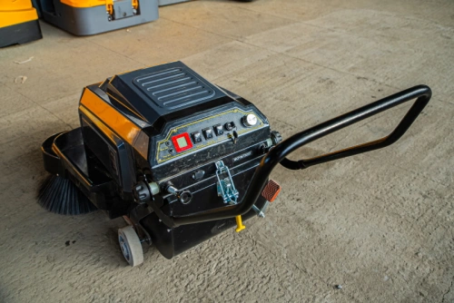 Машина подметальная с АКБ GEL 12/100 В/Ач TOR A100 по ценам производителя в Москве с доставкой по всей России