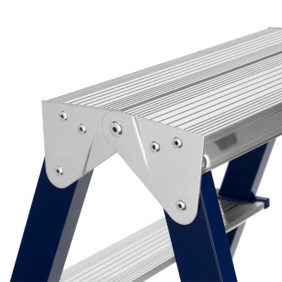 Стремянка двусторонняя 3 ступени, стальная, Сибртех по ценам производителя в Москве с доставкой по всей России